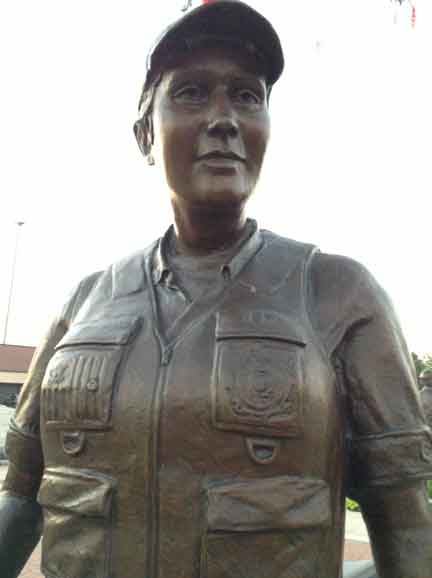 Female Soldier Statue, Bronze Memorial