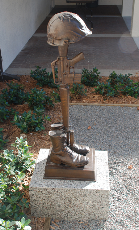 Viet Nam Battle Cross Fallen Soldier statue 13